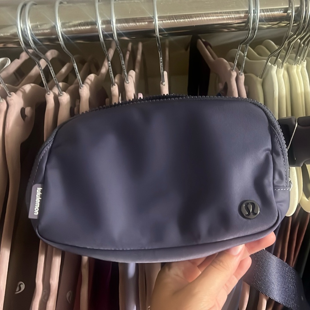 Lululemon Athletica Belt Bag in nightfall nwt!!!